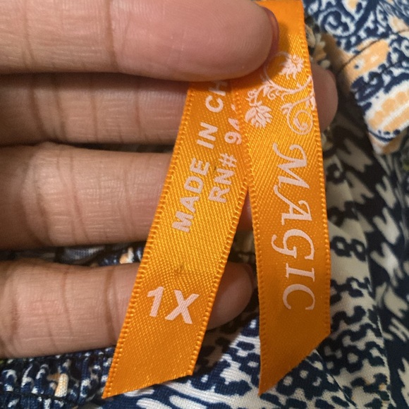 Super cute Boho look Aztec like print halter wide leg jump suit.  Size 2x - Picture 5 of 6